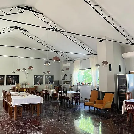 Domeniile Clos Des Colombes בית חווה Douăzeci şi Trei August