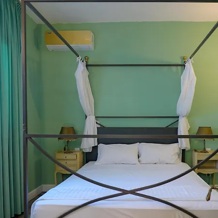 Domeniile Clos Des Colombes Douăzeci şi Trei August