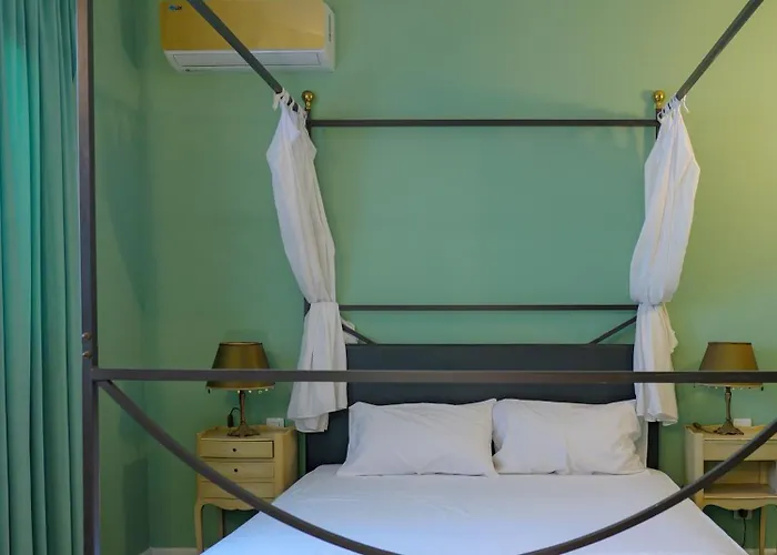 Clos Des Colombes - Vineyard & Wine Experience Douăzeci şi Trei August